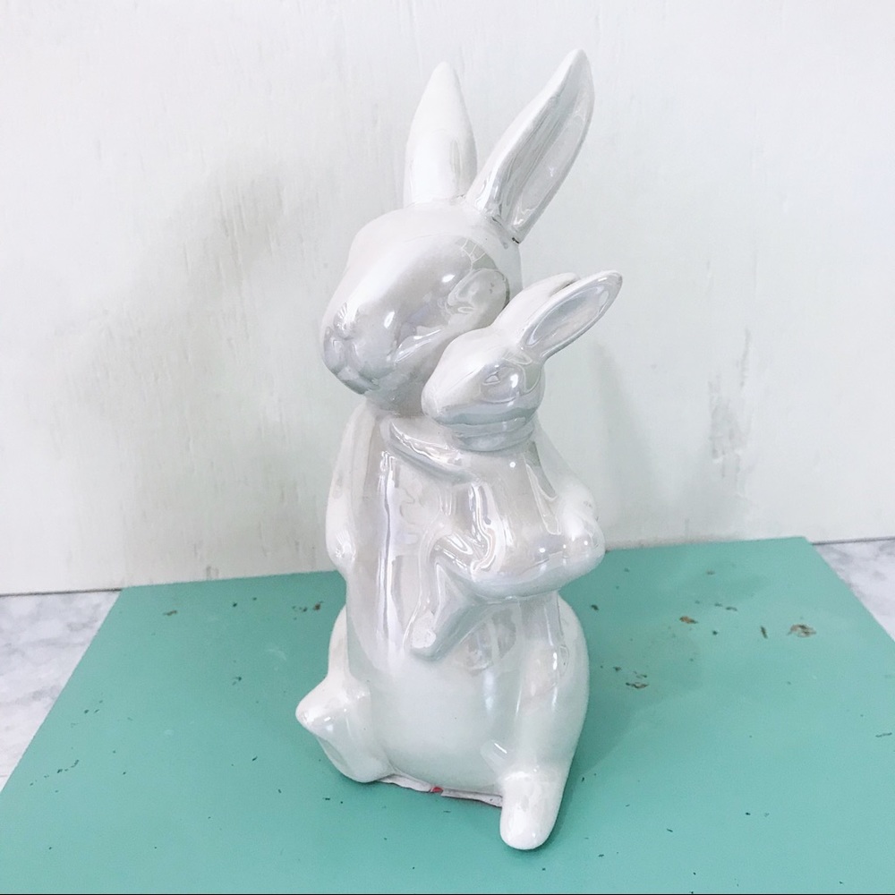 Flora Bunda “Hello Easter” Bunny Decor